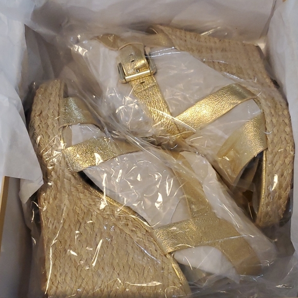 Michael Kors Women's Giovanna Leather Wedge Sandal - Picture 10 of 10